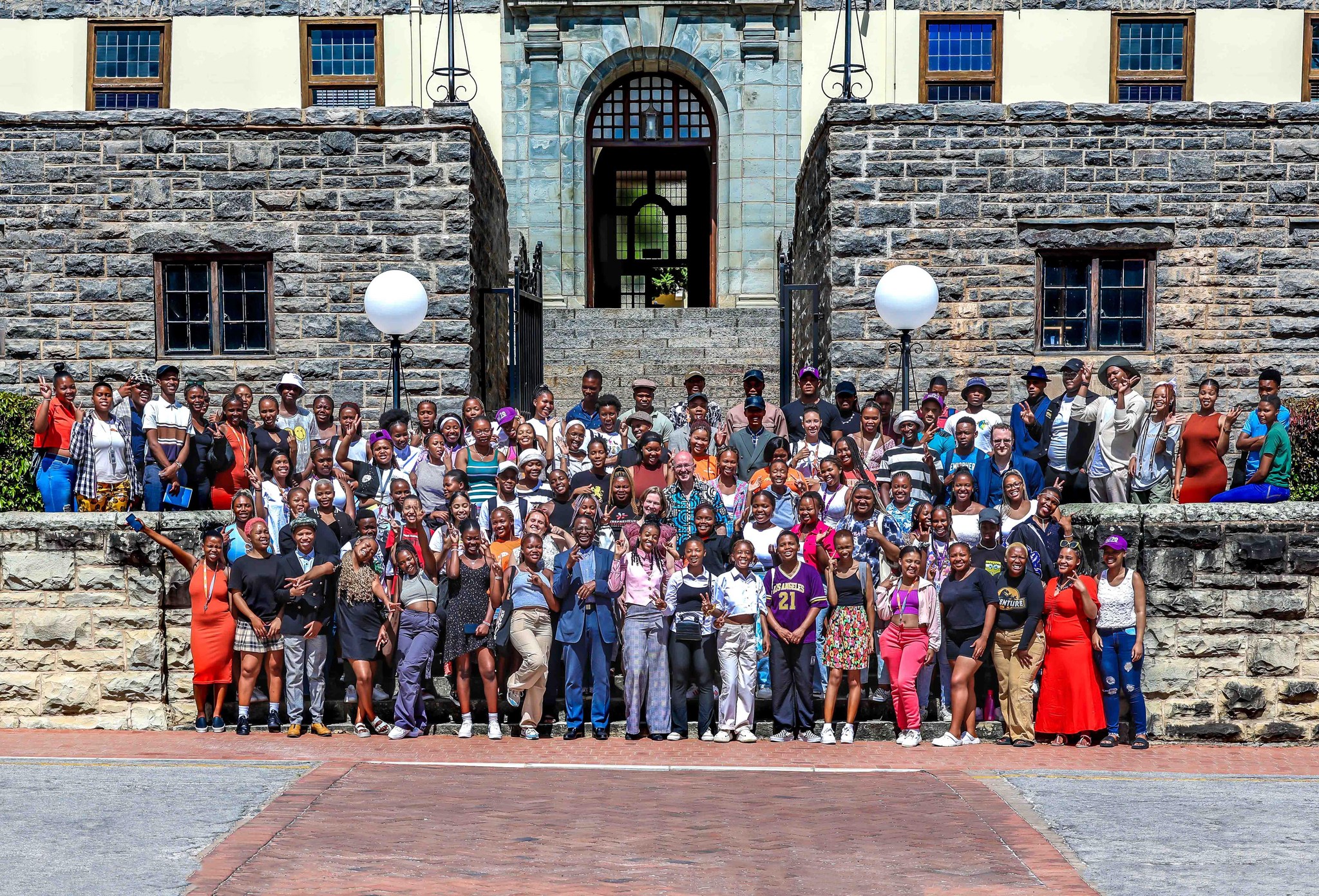 This year, a record number of learners from Gadra Matric School, the Bridging Programme and Nine Tenths Mentoring began their first year at Rhodes University. This celebratory photo was taken with the VC Prof Sizwe Mabizela under the Rhodes Clocktower.