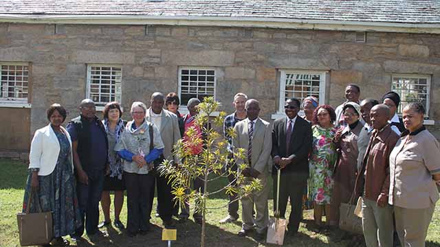 Rhodes commemorates 22 retirees