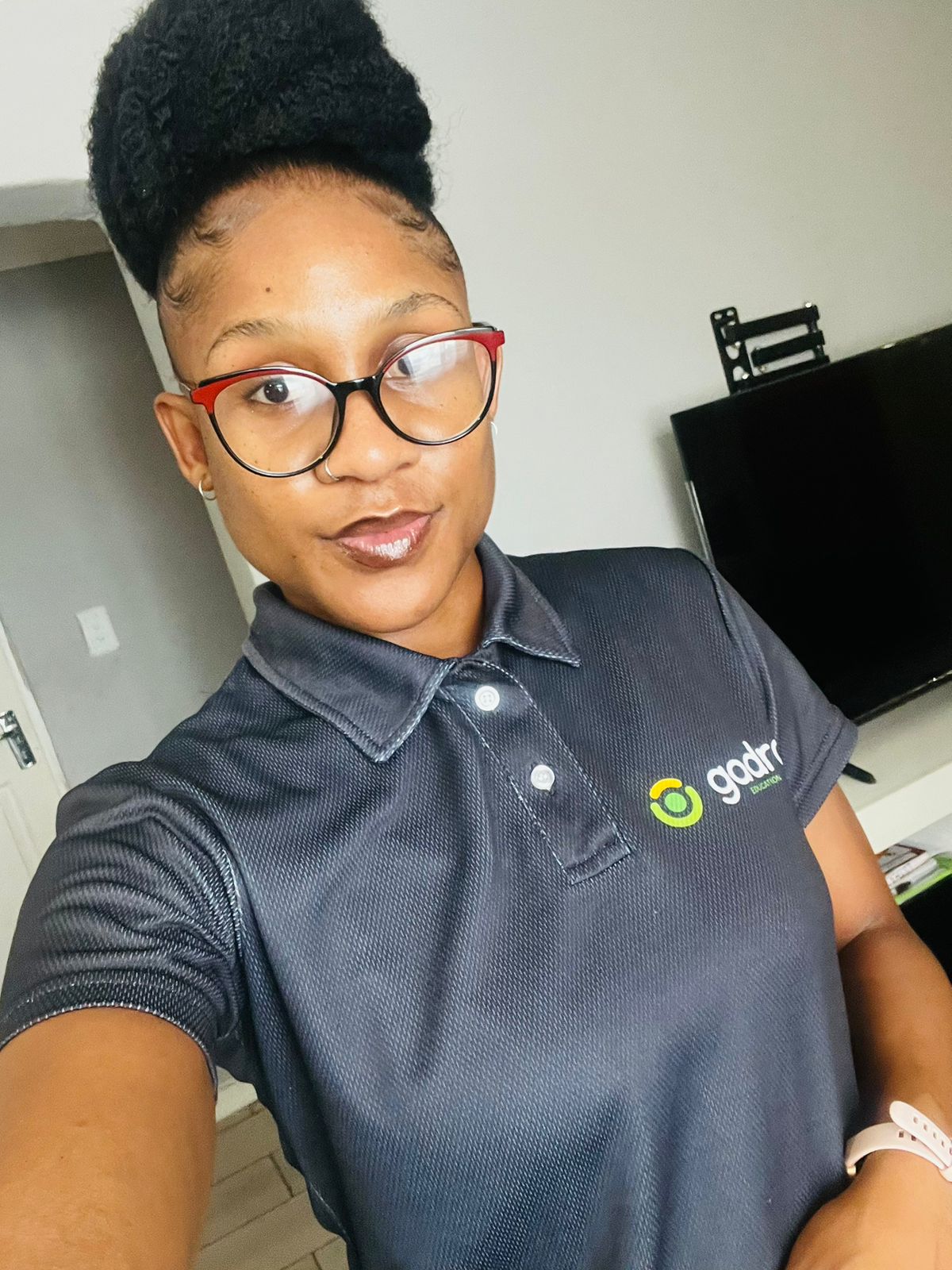 As the recently appointed manager for the GADRA Education High School programmes, she now facilitates the programmes that assist local students with accessing Rhodes University