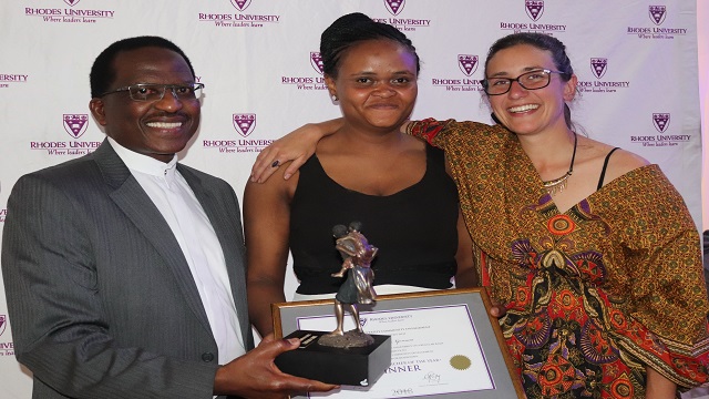 Thandi Nqowana receiving her 2018 Student Researcher of the Year award