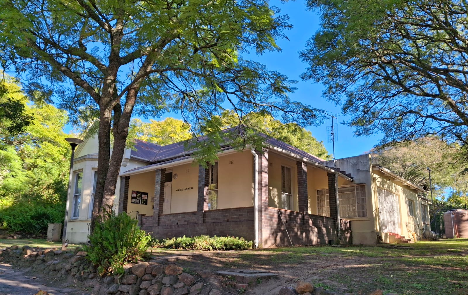 Oriel Annexe Side