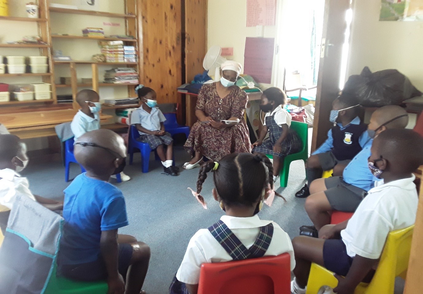 Noluthando Shelle reading to the children