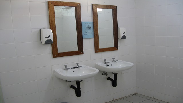 Graham facilities - bathroom 2