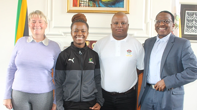 [L-R] Ms Sue Smailes, Luyolo ‘Killer Queen’ Nkatsheni, Dumisani Dondashe, and Professor Sizwe Mabizela
[PIC CREDIT] Ovayo Novukela