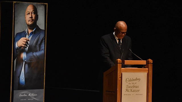 Rhodes University Chair of Council, Judge Bloem, delivers a tribute to the life and legacy of Eusebius McKaiser 
[PIC CREDIT: Joshua Etsimaje]
