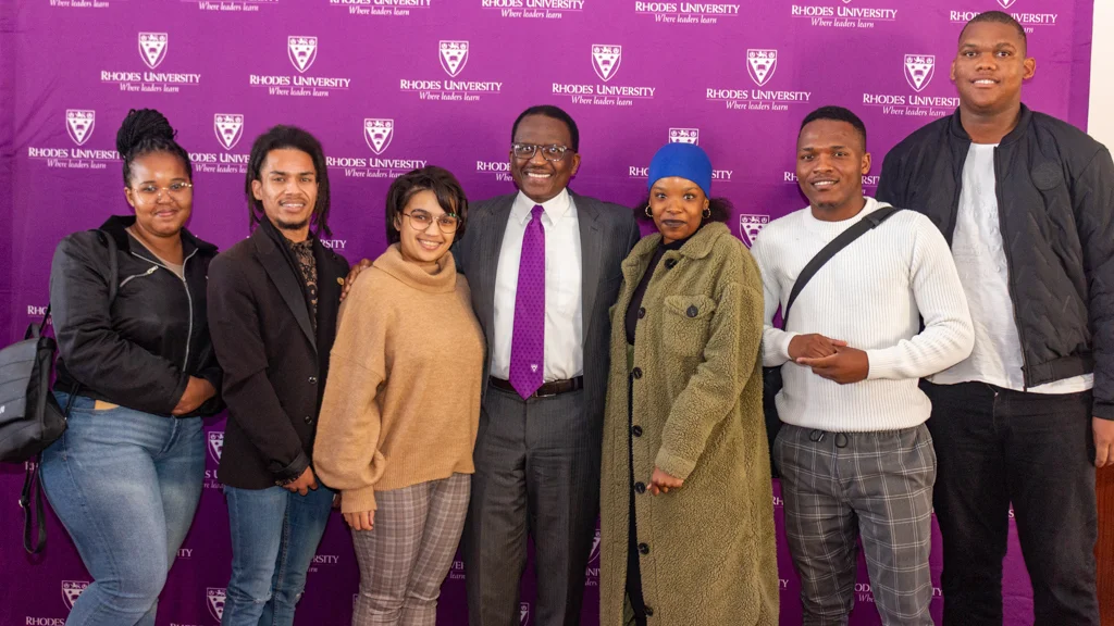 Vice Chancellor, Professor Sizwe Mabizela, flanked by the newly appointed interns. From left to right: Sinalo Kinzela, Lian May, Kaylin Jonas, Professor Mabizela, Pumelela Nako, Siyanda Buthelezi and Lwandle Yawa. Photo cred: Vusumzi Tshekema. 