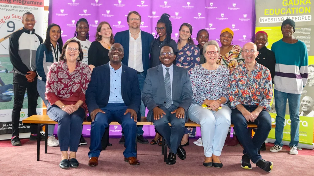 Vice-Chancellor Professor Sizwe Mabizela and representatives from Gadra Matric School, the Nine-Tenths programme, and the Bridging programme together with students from the different programmes. Photo credit: Vusumzi Frasor Tshekema. 