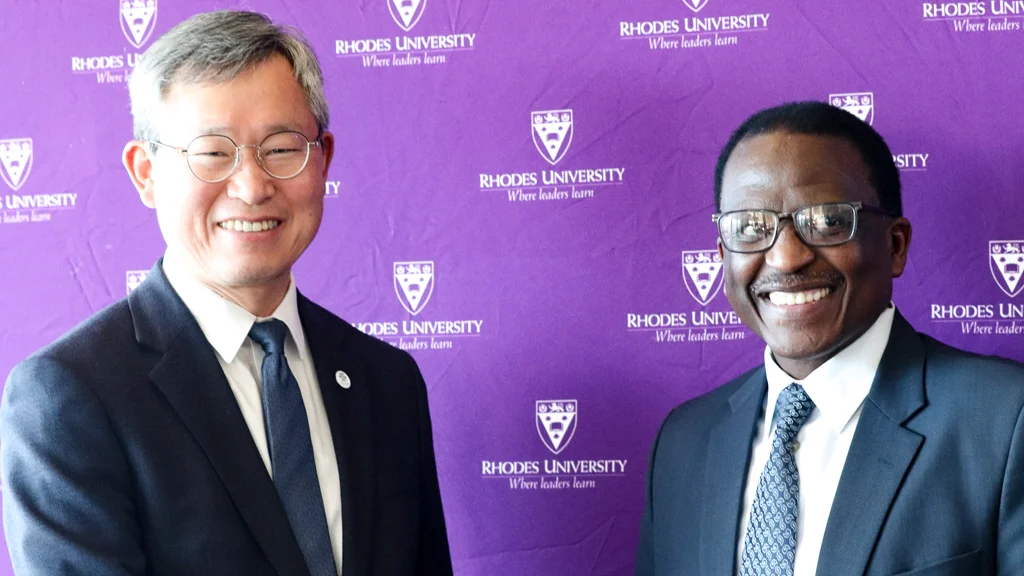 Vice-Chancellor, Professor Sizwe Mabizela together with the South Korea Ambassador, His Excellency Chull-joo Park. Photo cred: Bukamuso Sebata. 