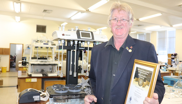 Professor Walker makes history and become the first academic to win Pioneer Pharmacy Award 