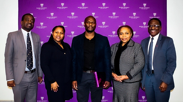 [L-R] Dean of Pharmacy, Professor Sandile Khamanga; Deputy Vice-Chancellor: Research Innovation and Partnerships, Dr Kwezi Mzilakazi; Dr Ntethelelo Sibiya; Deputy Vice-Chancellor: Academic and Student Affairs, Professor ‘Mabokang Monnapula-Mapesela; Rhodes University Vice-Chancellor, Professor Sizwe Mabizela.
[PIC: Unarine Mugogovhali]