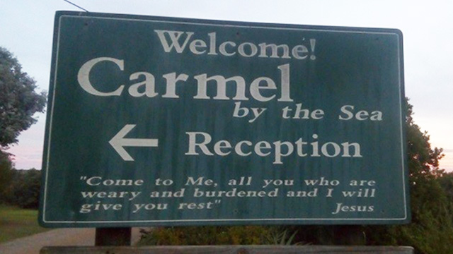 The signpost that welcomes participants to Carmel Guest Farm, George