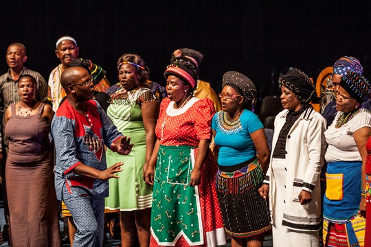 Siya Dyaloyi conductiong the Rhodes University Staff Choir at the Inauguration of the VC, Dr Sizwe Mabizela in 2015. Photo from the RU Website